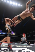 オープニングマッチの様子。(c)DDTプロレスリング