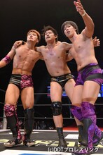 左から、井上麻生、てのりタイガーの渡瀬瑞基、梅田公太。