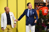 MCの山本浩之と東野幸治（左から）。(c)関西テレビ