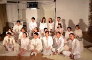 「TERRACE HOUSE BOYS & GIRLS IN THE CITY」第1話の先行上映イベントに集まった「テラスハウス」歴代メンバー。