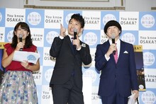 左から福本愛菜、雨上がり決死隊。