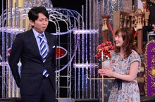 「有吉反省会」反省人の武田梨奈（右）とMCの有吉弘行。(c)日本テレビ