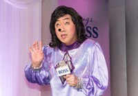 ちあきなおみのモノマネを披露するコロッケ。