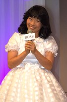 昭和の歌番組をイメージした衣装で登場したいとうあさこ。