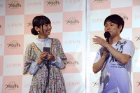 「ファントム オブ キル」のコラボステージのプレイ画面を見た感想を述べるNON STYLE井上（右）。