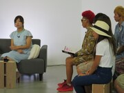 強烈な個性を放つ若者たちとトークする大久保（左）。