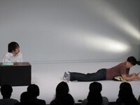 今年6月に行われた「梅雨犬」のワンシーン。