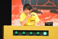 コウメ太夫の自爆に大笑いするキングオブコメディ高橋。