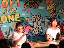 5年ぶりにコンビでトークライブを行ったオアシズ光浦と大久保（左から）。