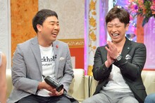 テッパンに爆笑するフットボールアワー。(c)MBS