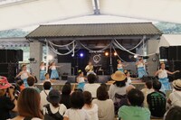 高木ブーによるライブの様子。 （撮影：岡田康平）