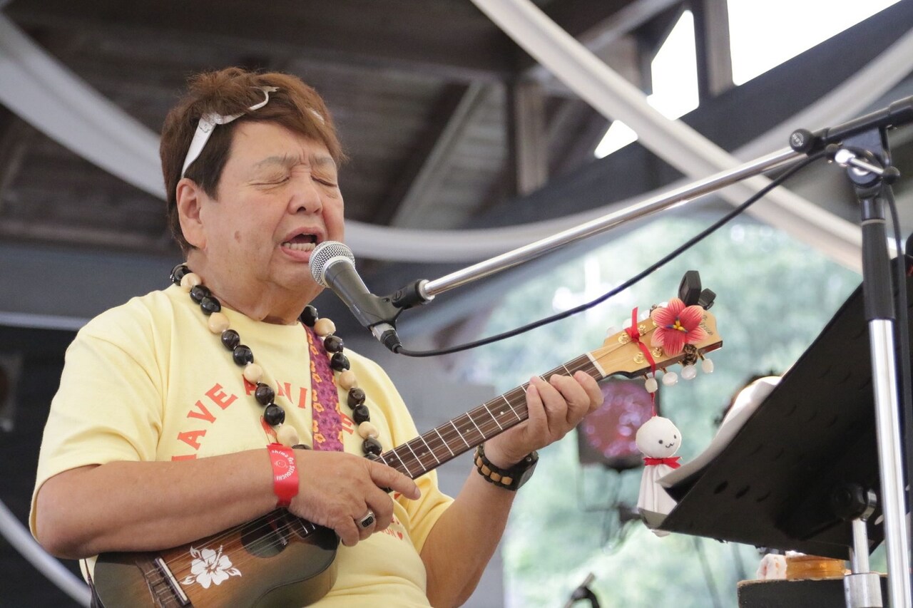 高木ブーによるライブの様子。 （撮影：岡田康平）