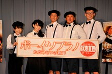 「ボーイ・ソプラノ ただひとつの歌声」のPRイベントに出演した（左から）松井月杜、滝口ひかり、ロバート。 (c)2014 BOYCHOIR MOVIE, LLC.  ALL RIGHTS RESERVED.