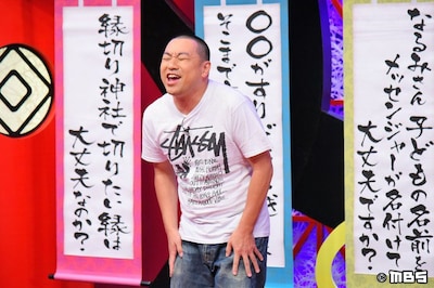 「お化け屋敷あるある」を披露するレイザーラモンRG。