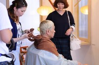 タウンワーク新CM「美容室編」の撮影中の様子。