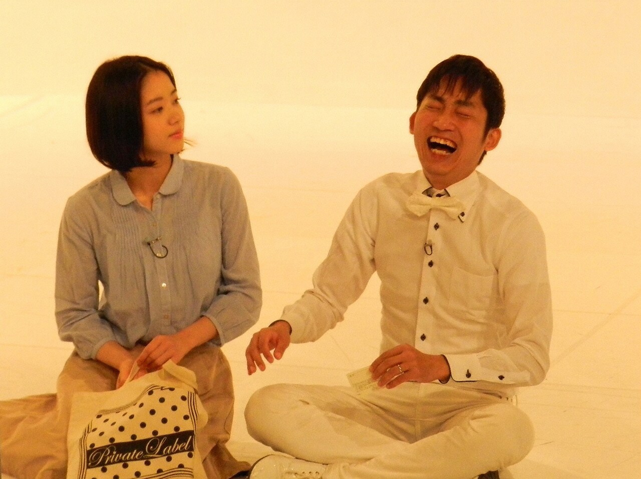 ノンスタ石田が綾野剛になりきりポスター撮影に挑戦、際どいカットに大照れ