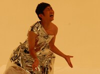 映画「アントマン」にちなんだ新作コントを披露する石田。(c)ABC