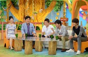 （左から）関根麻里、堀尾正明、スピードワゴン、溝端淳平。 (c)日本テレビ