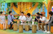 （左から）関根麻里、堀尾正明、スピードワゴン、溝端淳平。 (c)日本テレビ