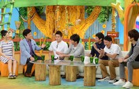 （左から）関根麻里、堀尾正明、スピードワゴン、溝端淳平。 (c)日本テレビ