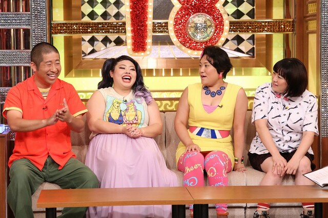 （左から） ハライチ澤部、渡辺直美、フォーリンラブ・バービー、森三中・黒沢。 (c)日本テレビ