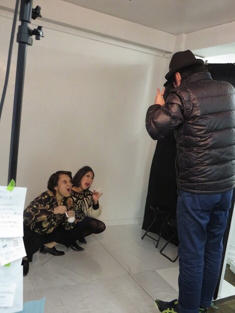 「日本エレキテル連合のおしゃべりカメラ」撮影の様子。