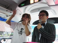 蜷川実花に扮したRGとCOWCOW善し（左から）。