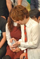 トランプを切る御茶ノ水男子しいはしジャスタウェイ。