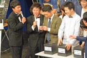 公開収録後に行われたプレゼント抽選会の様子。