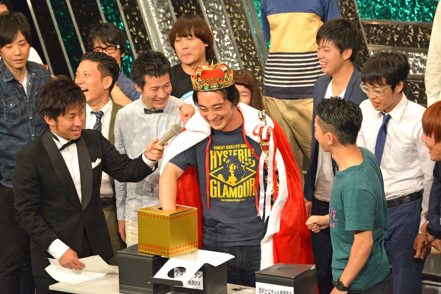 公開収録後に行われたプレゼント抽選会の様子。