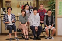 ネタを鑑賞するゲストたち。