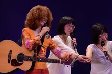 最後に円陣を組んだタブレット純と阿佐ヶ谷姉妹。