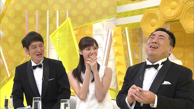 左からココリコ田中、新川優愛、ドランクドラゴン塚地。 (c)メ～テレ