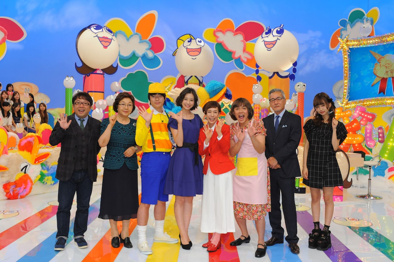 「NHKお笑い脳自慢」の出演者。左から、キャイ～ン天、加賀美幸子、ウーマンラッシュアワー村本、足立梨花、久本雅美、スピードワゴン井戸田、大竹まこと、中村里砂。 (c)NHK