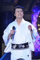 最終ステージでネタを披露する中山功太。(c)MBS