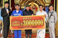 「歌ネタ王決定戦2015」MCの小籔千豊、COWCOW、中山功太、MCのフットボールアワー後藤（左から）。(c)MBS