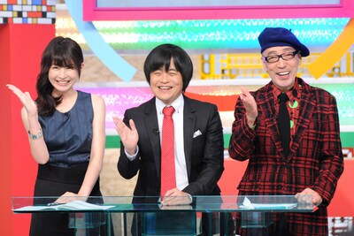 「クイズ昔は当たり前!?」に出演するバカリズム、テリー伊藤（右）、平井理央（左）。(c)MBS