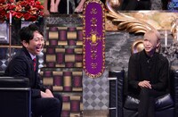 「有吉反省会」反省人のShinya（右）とMCの有吉弘行。(c)日本テレビ