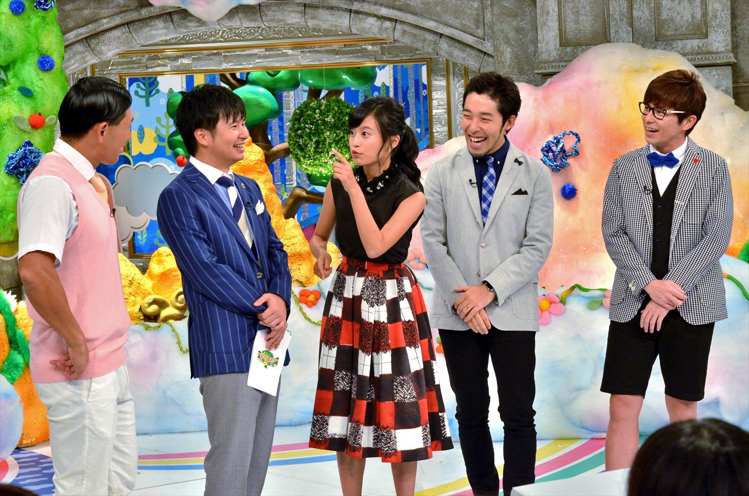 「ドリラジ～あなたのイメージ確認します～」に出演する（左から）オードリー、小島瑠璃子、オリエンタルラジオ。