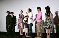 映画「内村さまぁ～ず THE MOVIE エンジェル」の公開初日舞台挨拶でのトーク中。