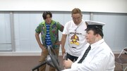 マツコロイドとコントに挑戦するサンドウィッチマン。左から富澤、伊達。(c)日本テレビ