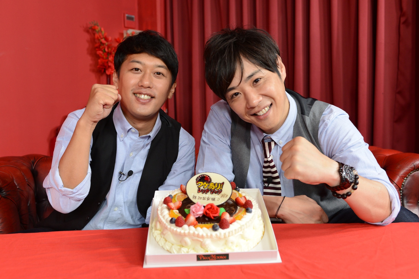 「ワケあり！レッドゾーン」放送100回突破を祝うライセンス。(c)読売テレビ
