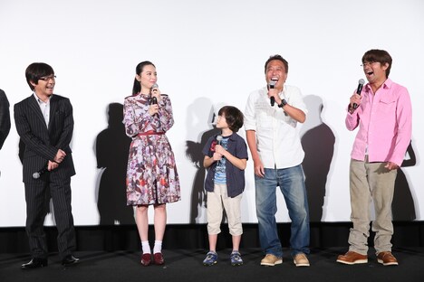 映画「内村さまぁ～ず THE MOVIE エンジェル」公開初日舞台挨拶の様子。(c)2015「内村さまぁ～ず THE MOVIE エンジェル」製作委員会