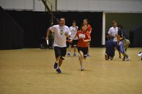 「よしもとオールスター全員リレー」の様子。(c)関西テレビ