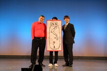 「くっきー」に改名する野性爆弾・川島（左端）。右端は相方のロッシー。(c)吉本興業