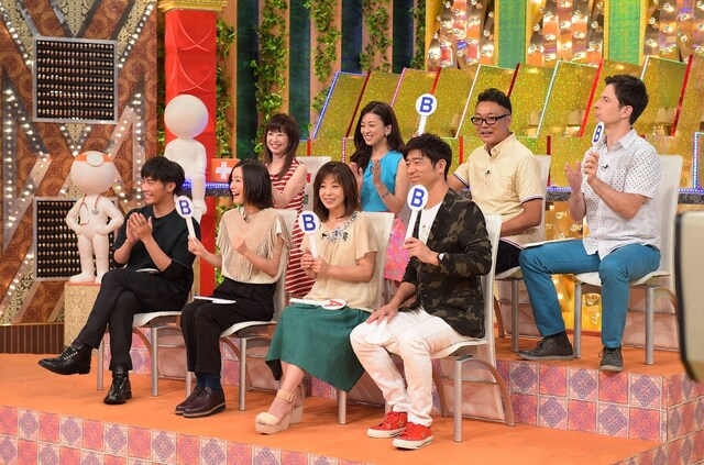 「駆け込みドクター！運命を変える健康診断」に出演する原口あきまさ（前列右端）、パックンマックン（後列右端）ら。(c)TBS