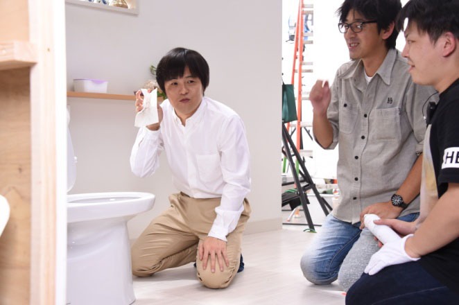 撮影中のバカリズム。