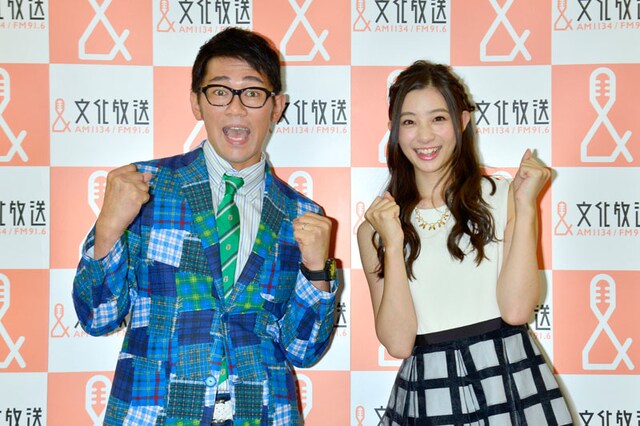 「ビビる大木の Brat!Brat!」に出演する、ビビる大木、足立梨花（左から）。