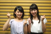 「テレビのムコウ」MCの尾崎里紗と笹崎里菜(左から)。
