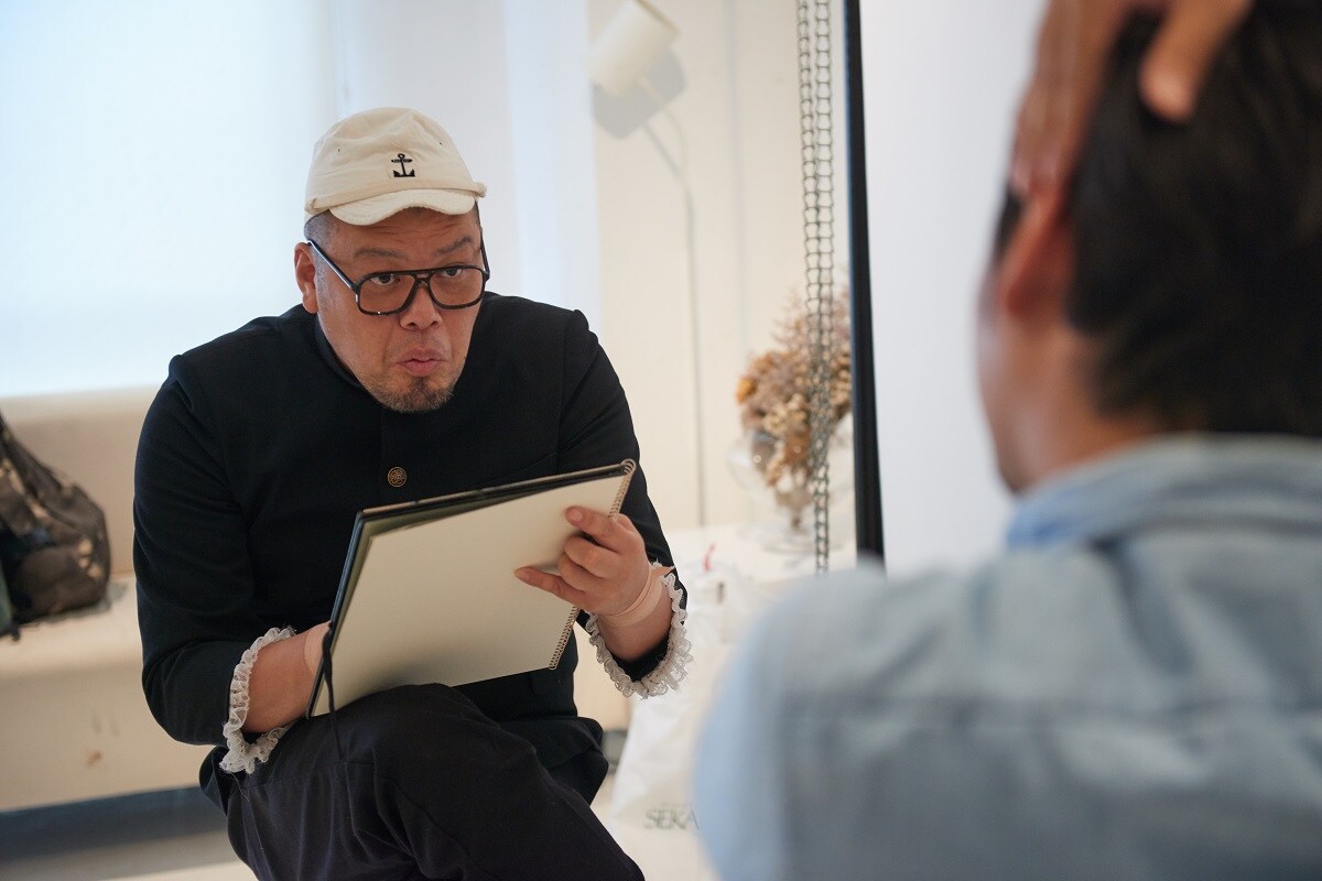 野爆くっきーが似顔絵販売、買わねーとハイエースのバンパーで頭ぶん殴るぞ